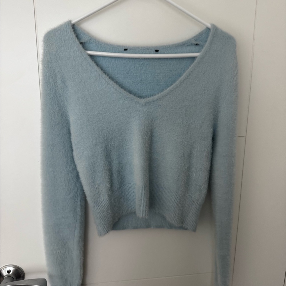 Forever 21 Blue V-Neck Sweater Lightweight Cropped